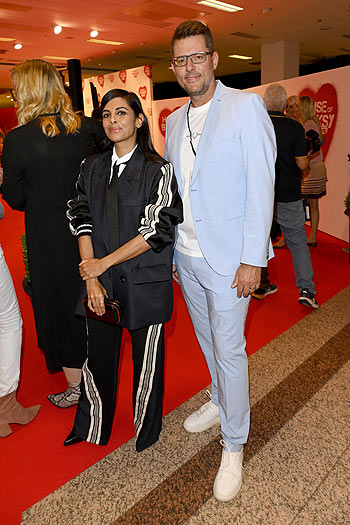 Collien Ulmen-Fernandes, Oliver Forster (Produzent und örtlicher Veranstalter): Eröffnungsevent "House of Banksy – An Unauthorized Exhibition" Ausstellung im B-TWEEN, 1. UG (Ehem. Galeria Kaufhof Stachus) in München am 13.06.2024 (©Agency People Image (c) Michael Tinnefeld)